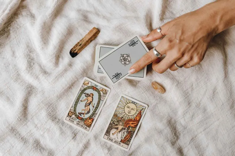 Bài Tarot có bao nhiêu lá? Nắm bắt vận mệnh ngay với ý nghĩa các lá bài Tarot