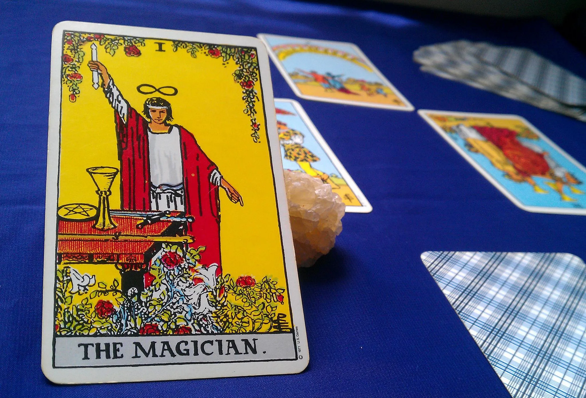 Bói Tarot người ấy có sợ mất bạn không: Vận mệnh tình yêu ẩn chứa trong những lá bài