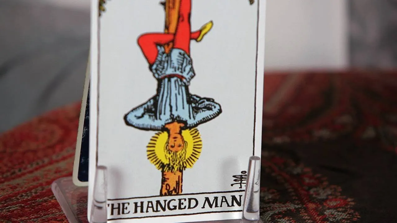 Chọn 1 lá bài Tarot để biết vị trí của bạn trong tim người ấy có quan trọng?