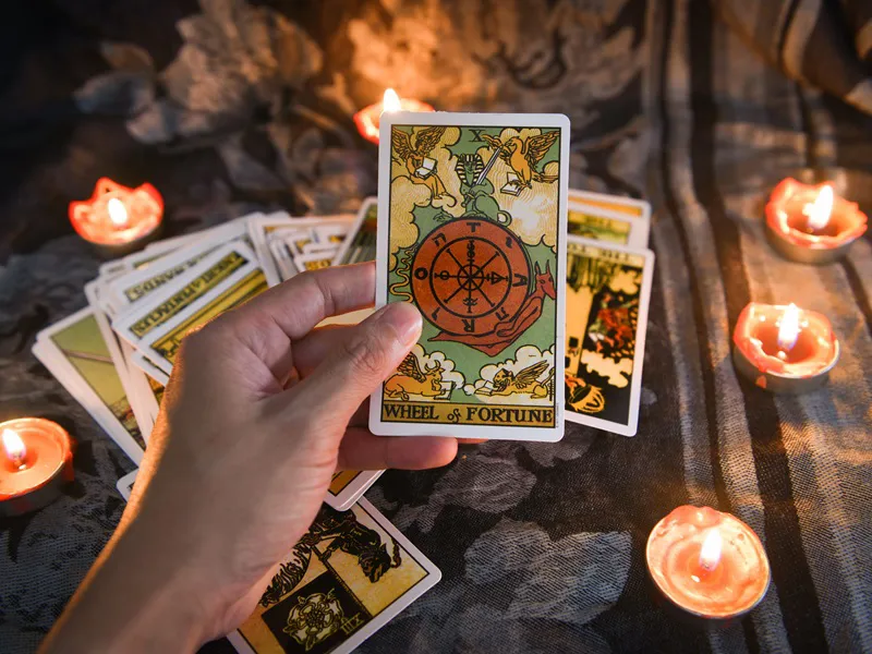 Kết quả Tarot có thay đổi được không? Hiểu bản thân để tránh cực đoan kéo dài