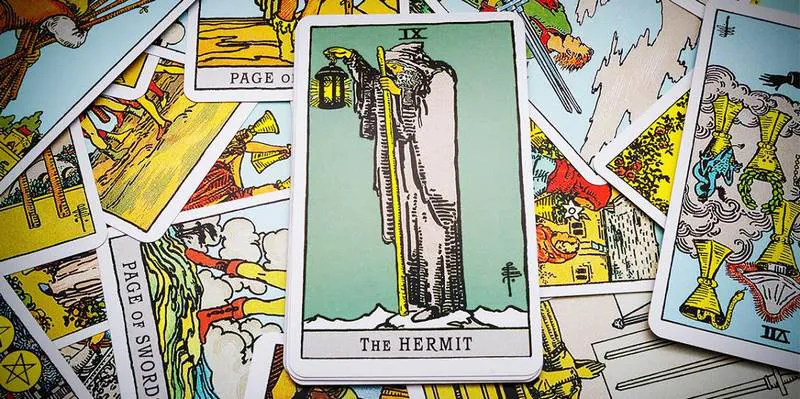 Ý nghĩa lá the Hermit: Lá bài mang vẻ đẹp nội tâm và nhiều giá trị về tâm linh